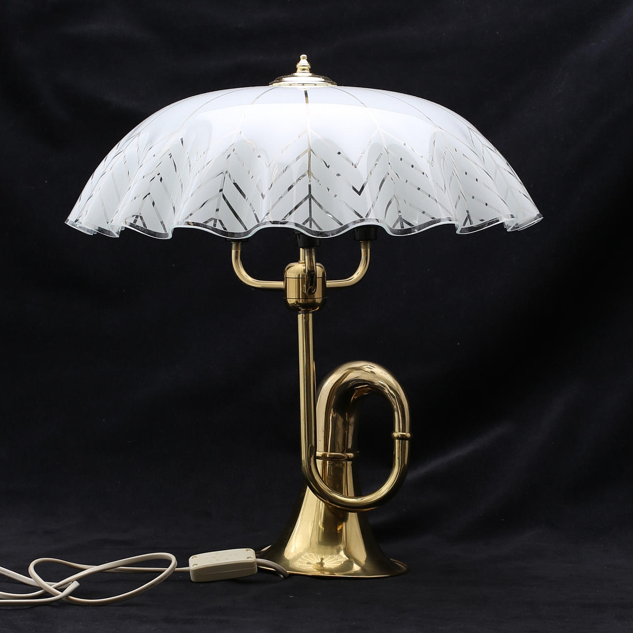 BORDSLAMPA, mässing och glas, 1989.