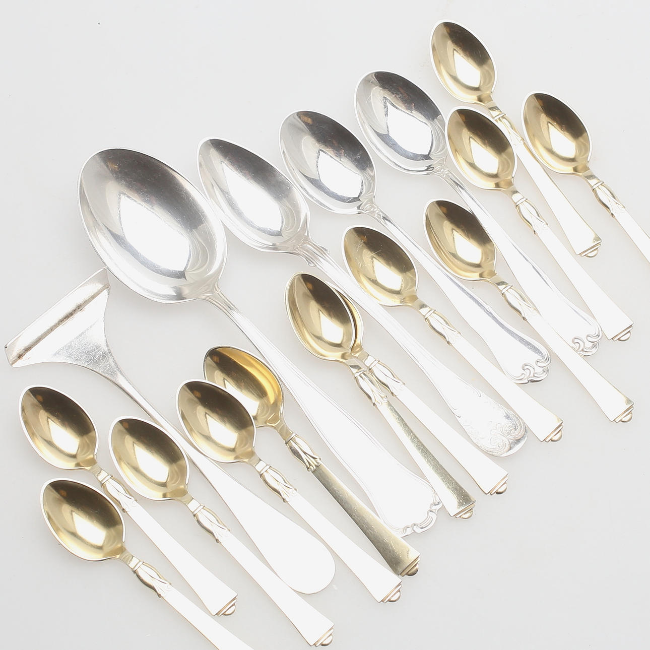 SKEDAR, silver, 17 st, 1900-tal, vikt 176 gram.