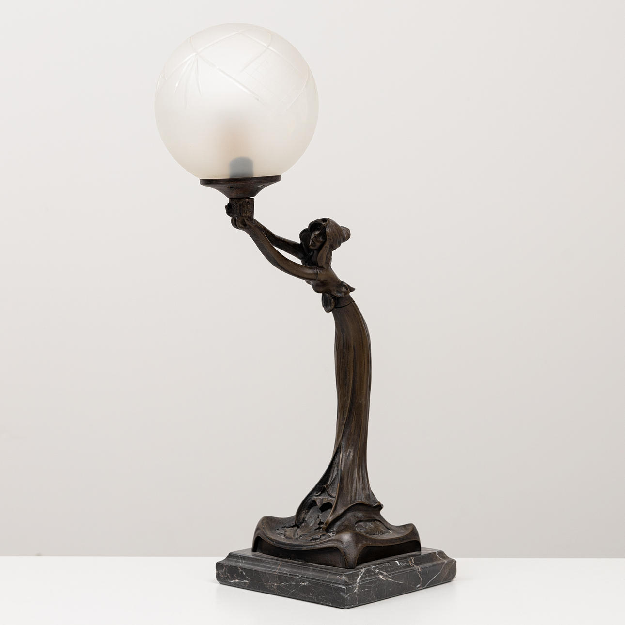 A table lamp, Art Nouveau style, 1900/2000s.