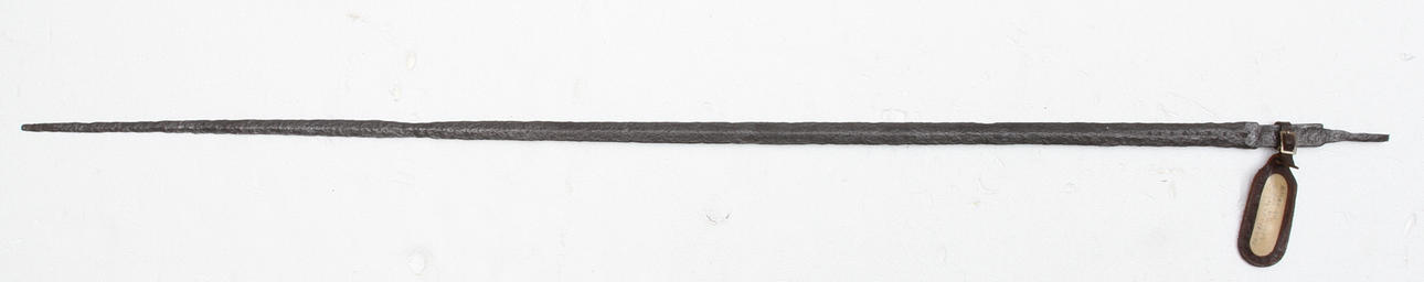 SVÄRDSKLINGA, till värja.