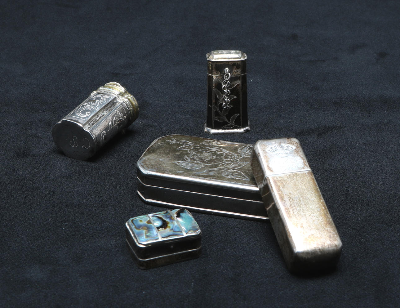 SAMLING SILVERDOSOR, 5 delar,2 stycken Visby, 17/1900-tal.