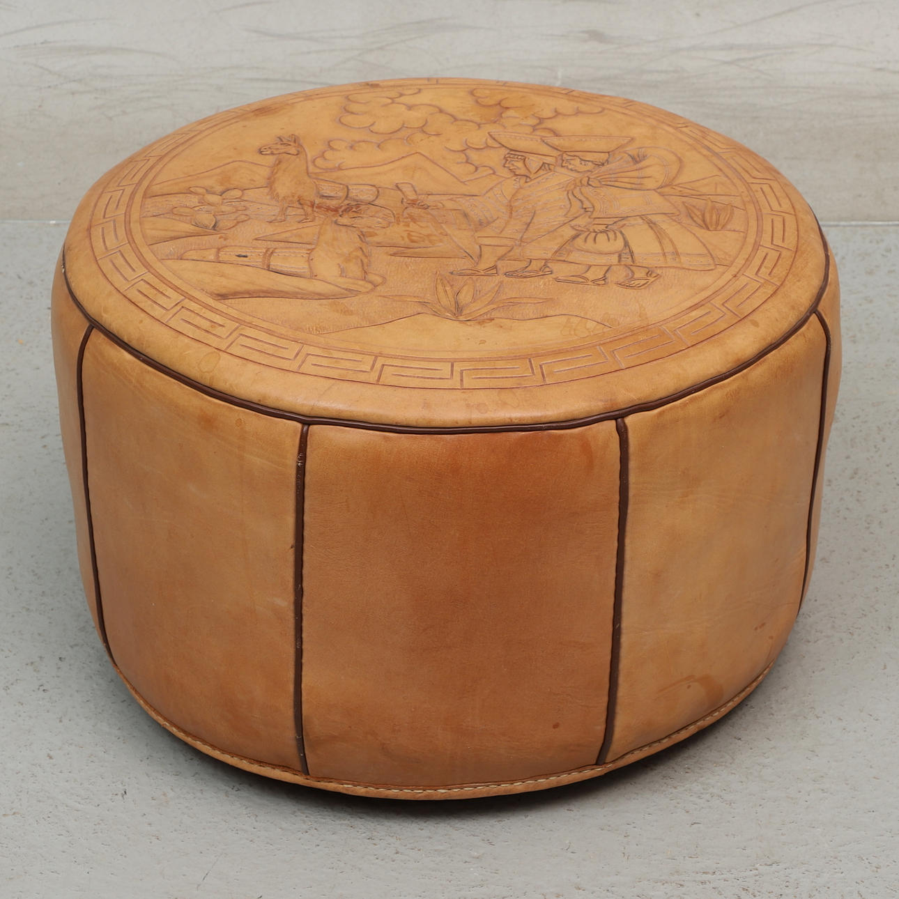 Orientalischer Ledersitzhocker, 20. Jahrhundert.