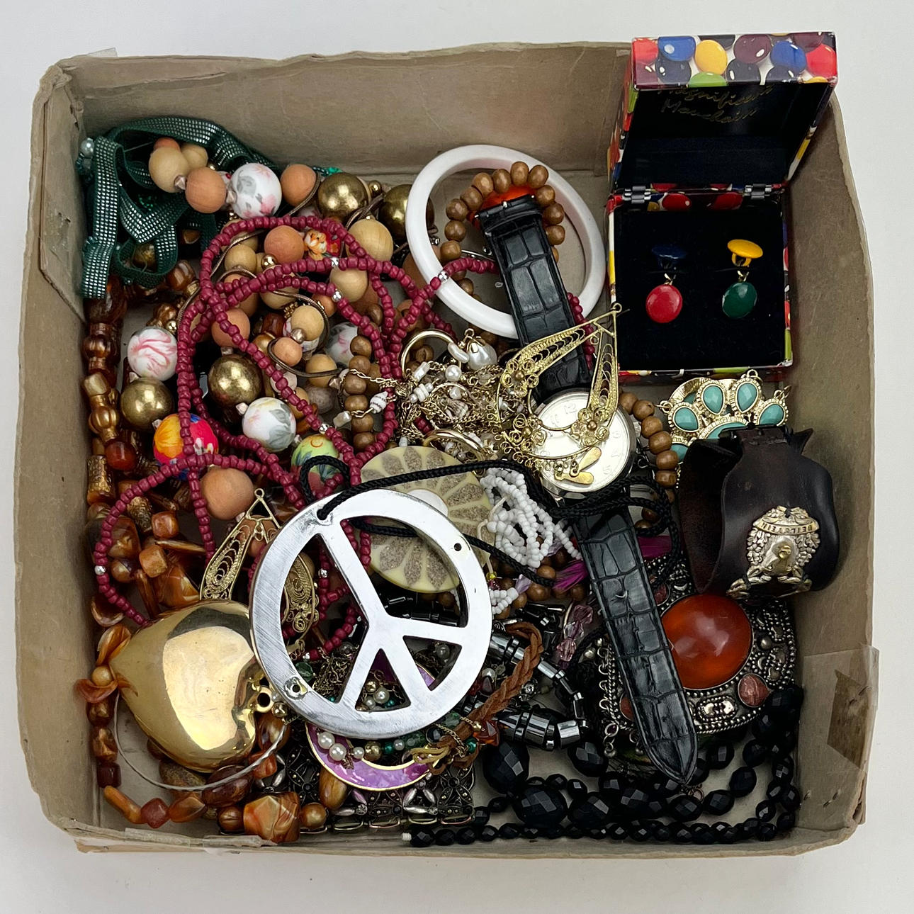 BIJOUTERIE OG ARMBÅNDSURE.