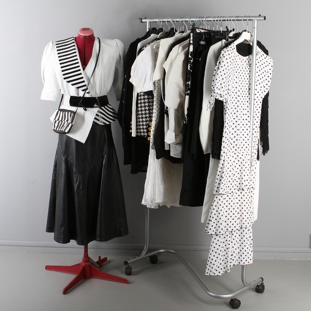 DAMKLÄDER, ca 34 delar, bland annat Annie Marcel, Leana samt Laurence Cob.