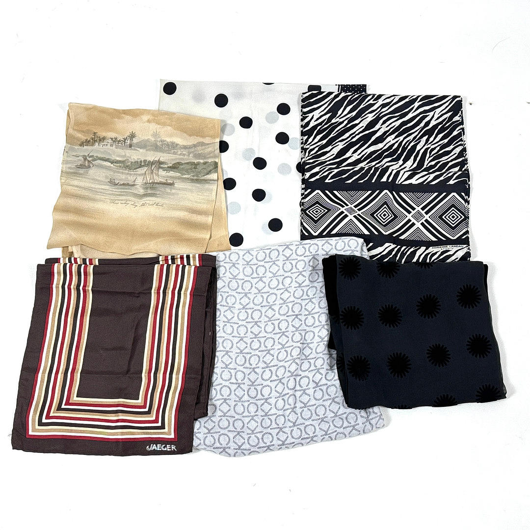 GRUPPE AF SEKS SILKE TØRKLÆDER.