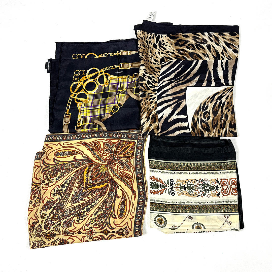 VIER BRONZENE SEIDENTÜCHER.