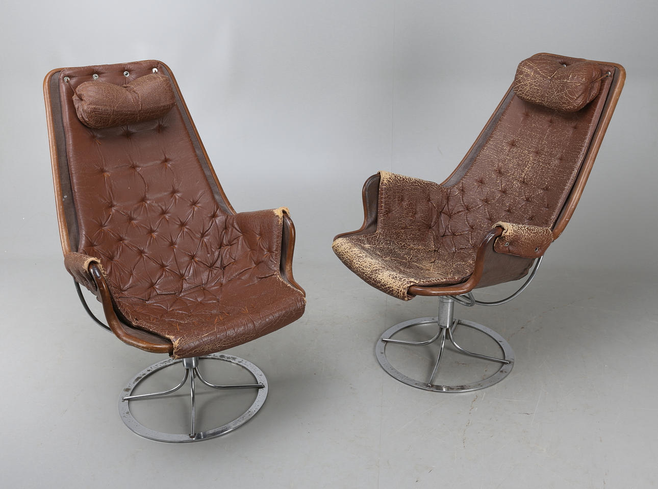 BRUNO MATHSSON. Snurrfåtöljer, 1 par, "Jetson", Dux, 1900-talets andra hälft.