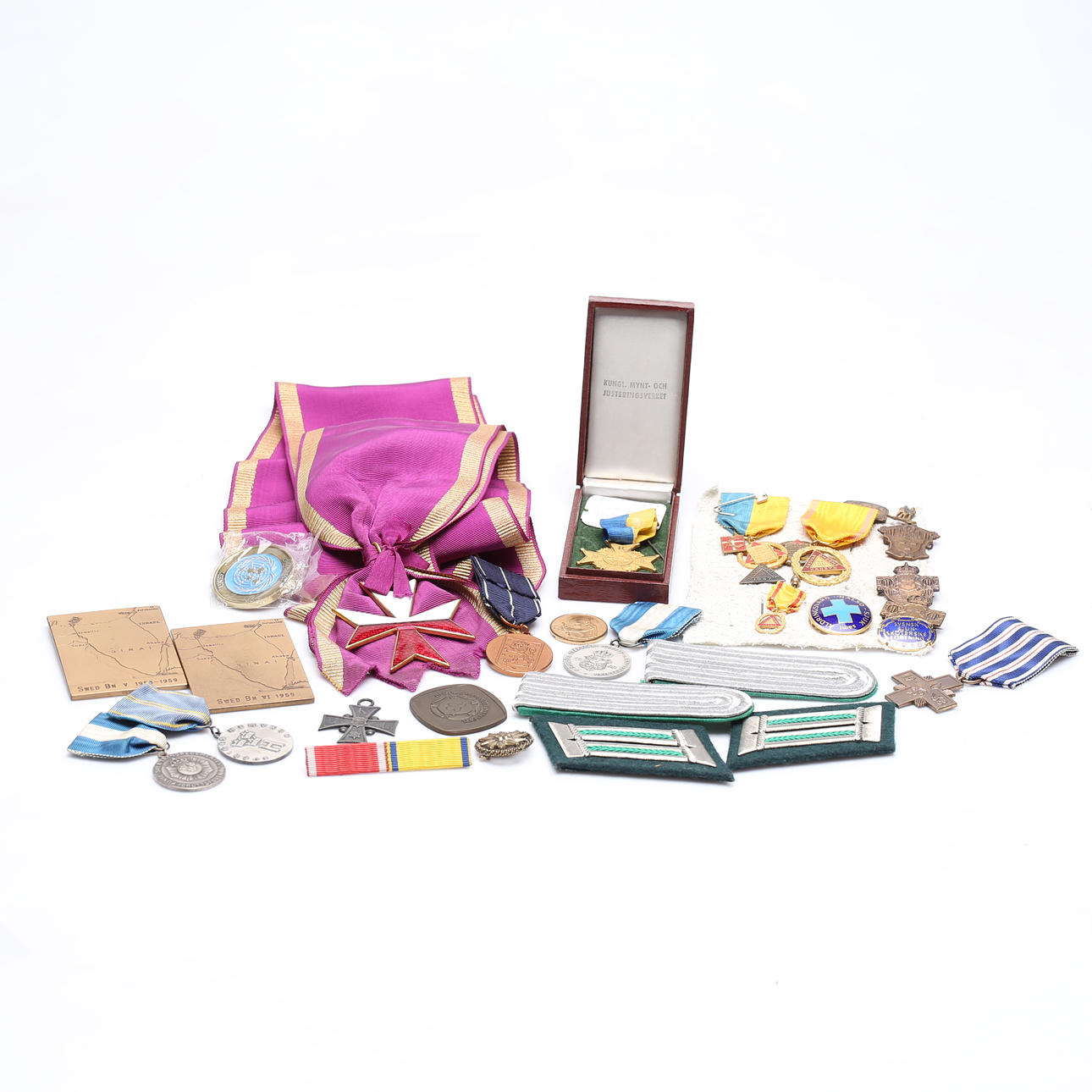 MEDALS, PLAQUES, NEEDLE BADGES, inter alia Finland.