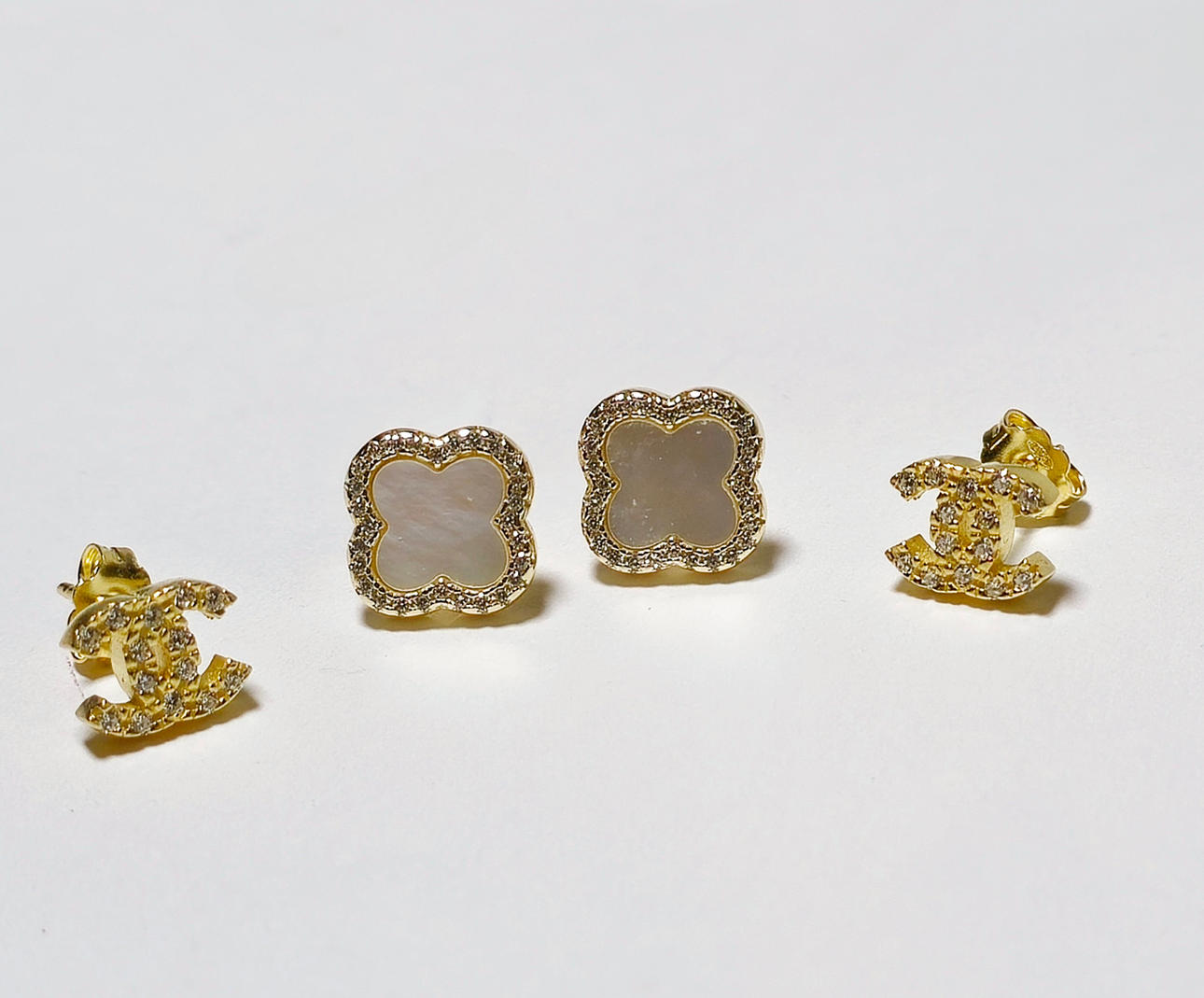 PENDIENTES ESTILO VAN CLEEF Y ESTILO CHANNEL EN PLATA.