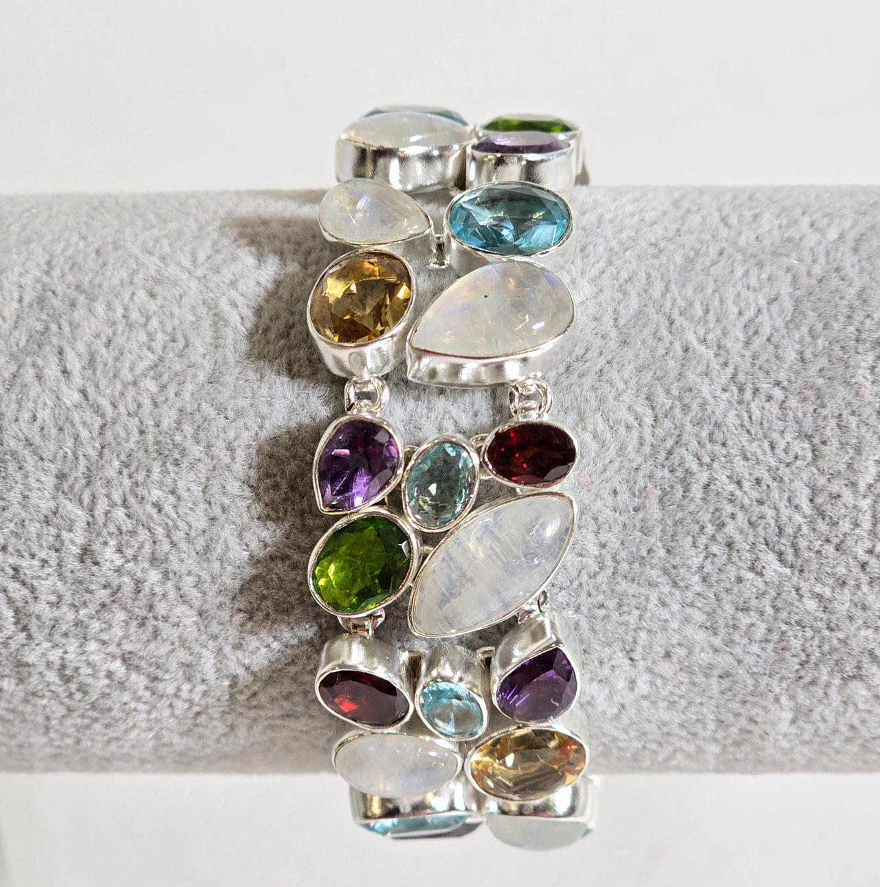 MONIVÄRINEN KIVI RANNEKORU.