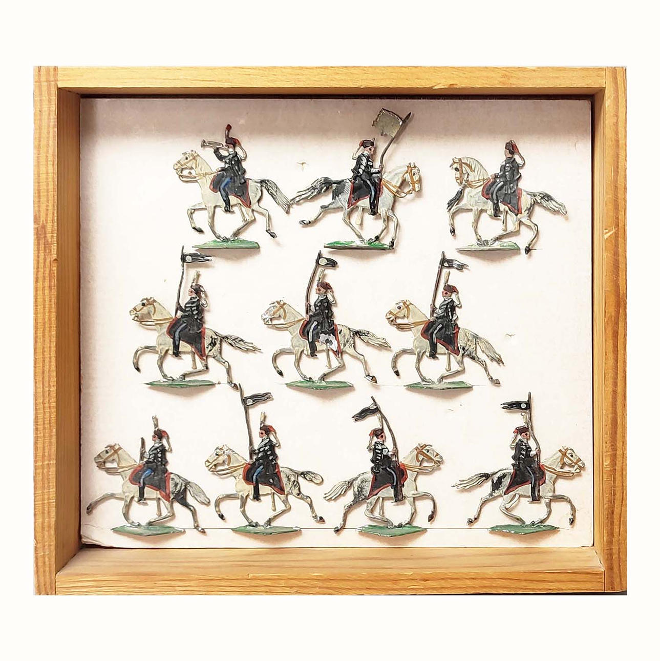 PFERDEFIGUREN VON LANZENREITERN.