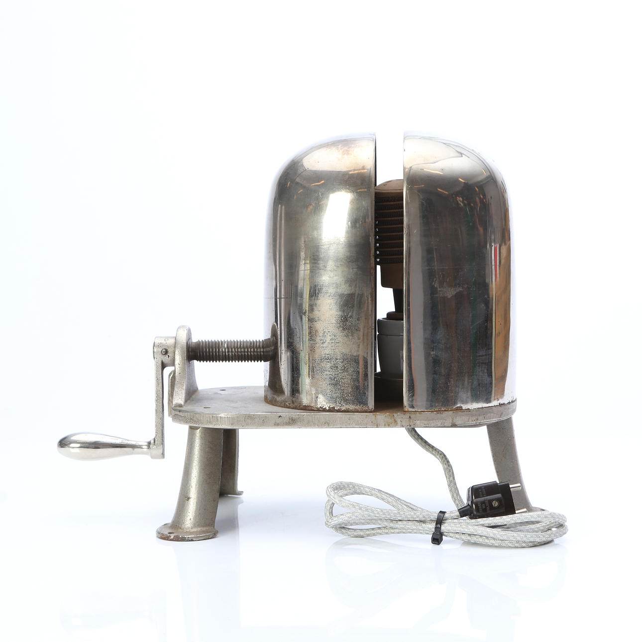 HAT STRETCHER. Chrome-plated metal. First half of the 20th century.