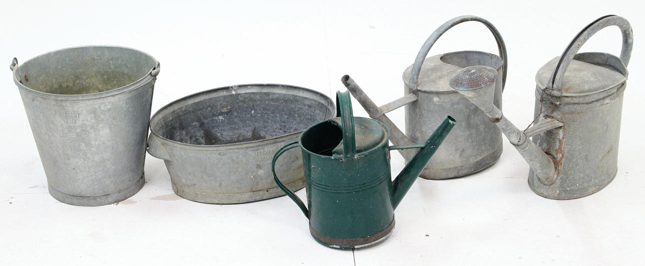 ZINKFÖREMÅL, 5 st, vattenkannor, hink, balja.