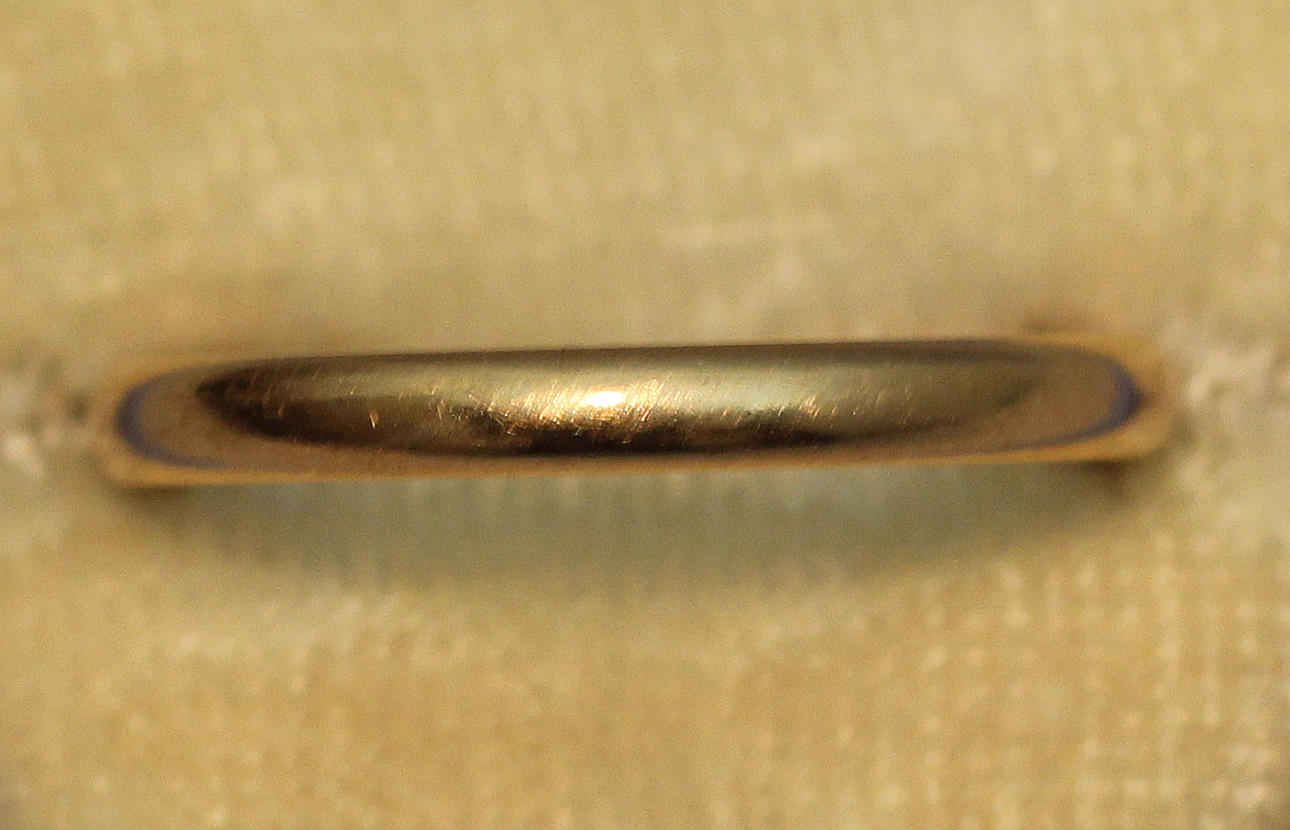 Guldring. Märkt 18K Kattfot. U8 (1946). Totalvikt 4,1 gram.