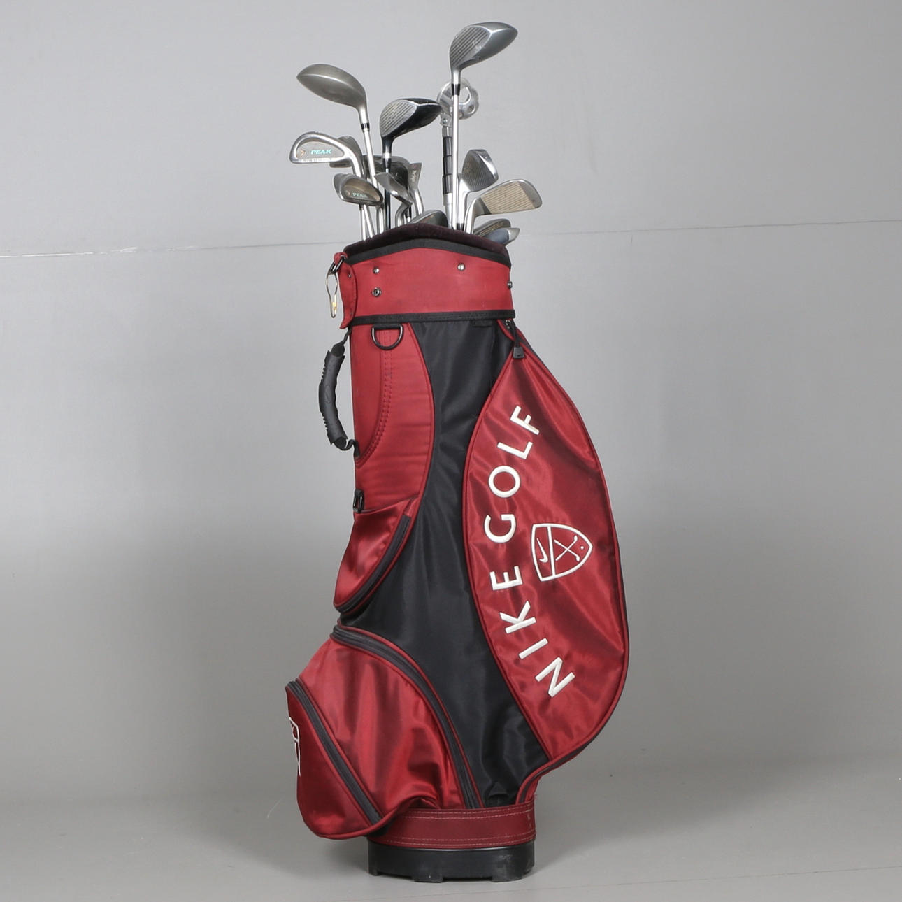GOLFSET samt BAG, 16 st högerklubbor.