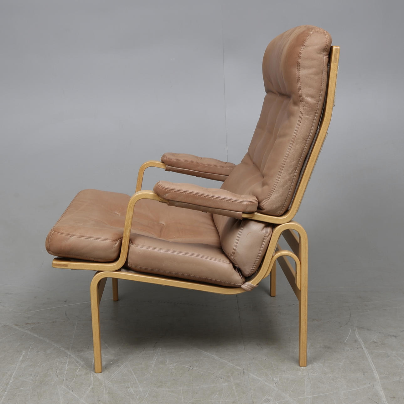 FÅTÖLJ, Bruno Mathsson, Dux, 1900-talets andra hälft.