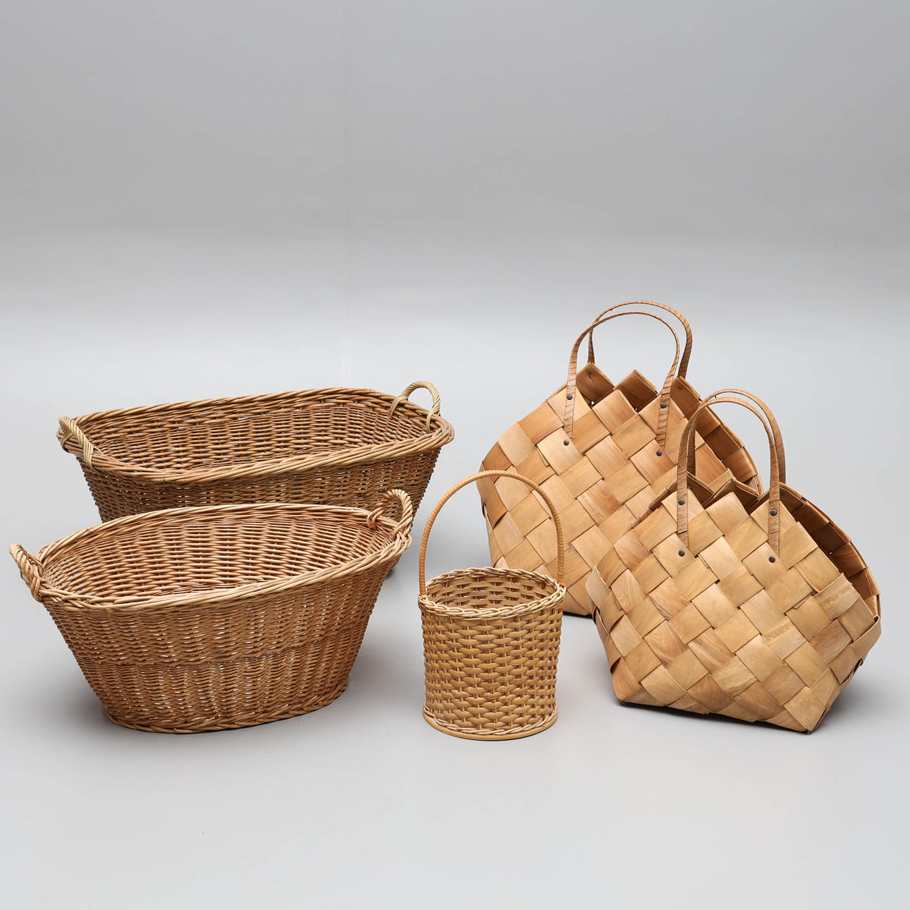 KURVE, 5 stk., spånpladeposer og kurvekurve.