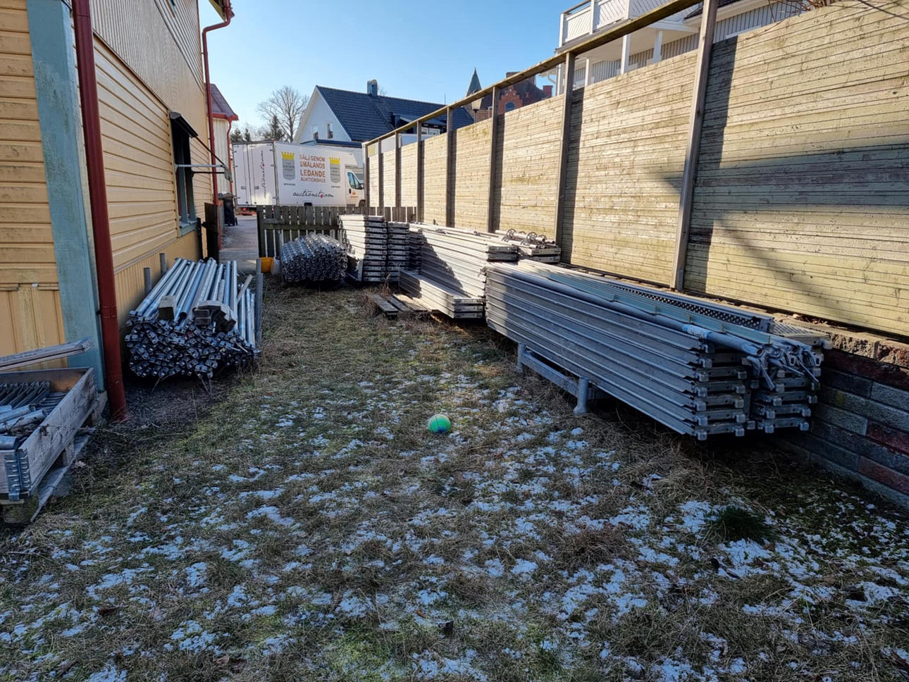 BYGGNADSSTÄLLNING, många delar.