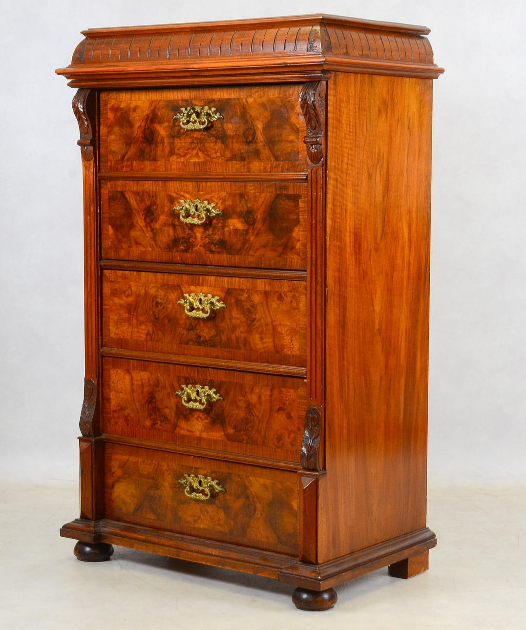 CHIFFONJE, nyränessans, 1800-talets slut.