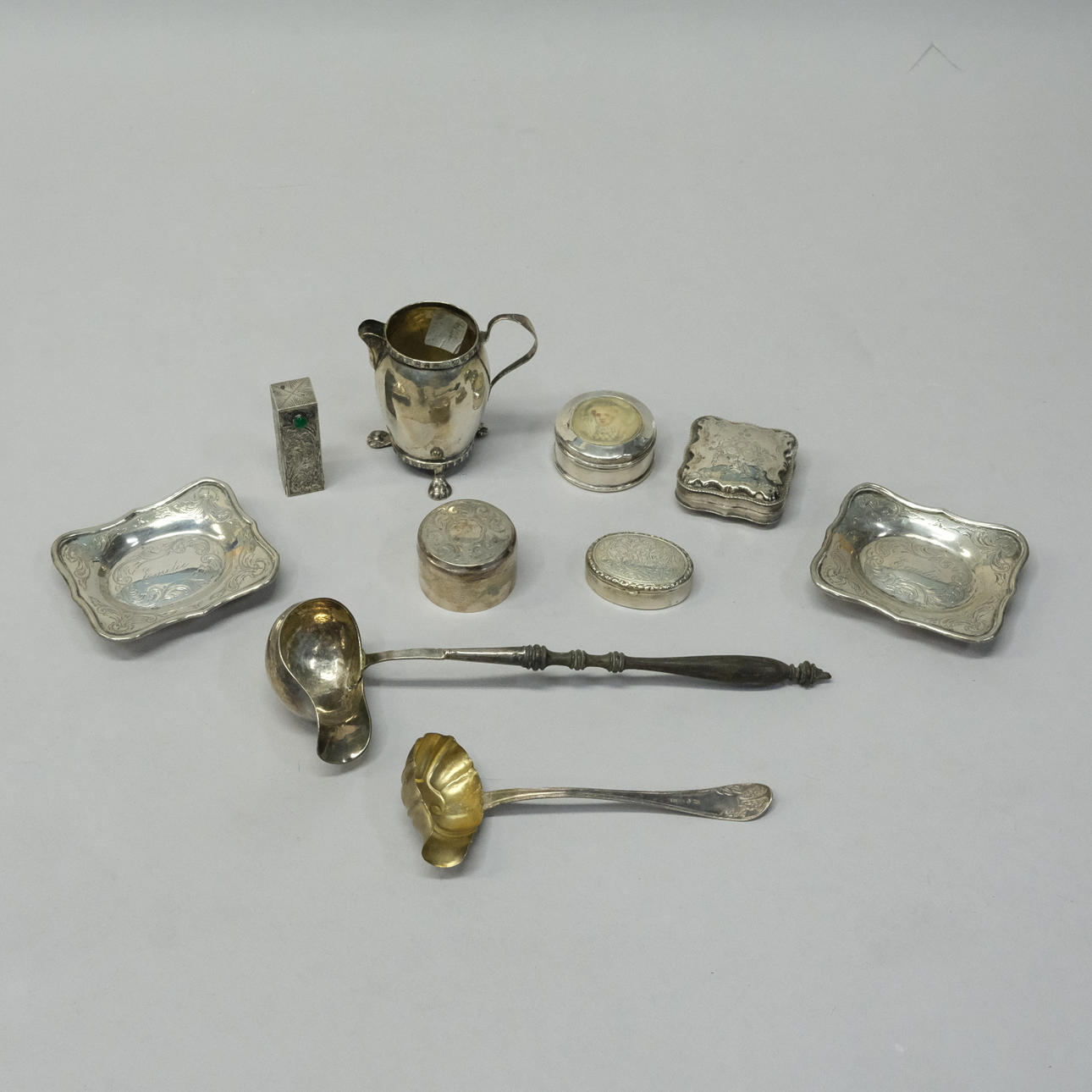GEGENSTÄNDE AUS SILBER, ZEHN STÜCK.