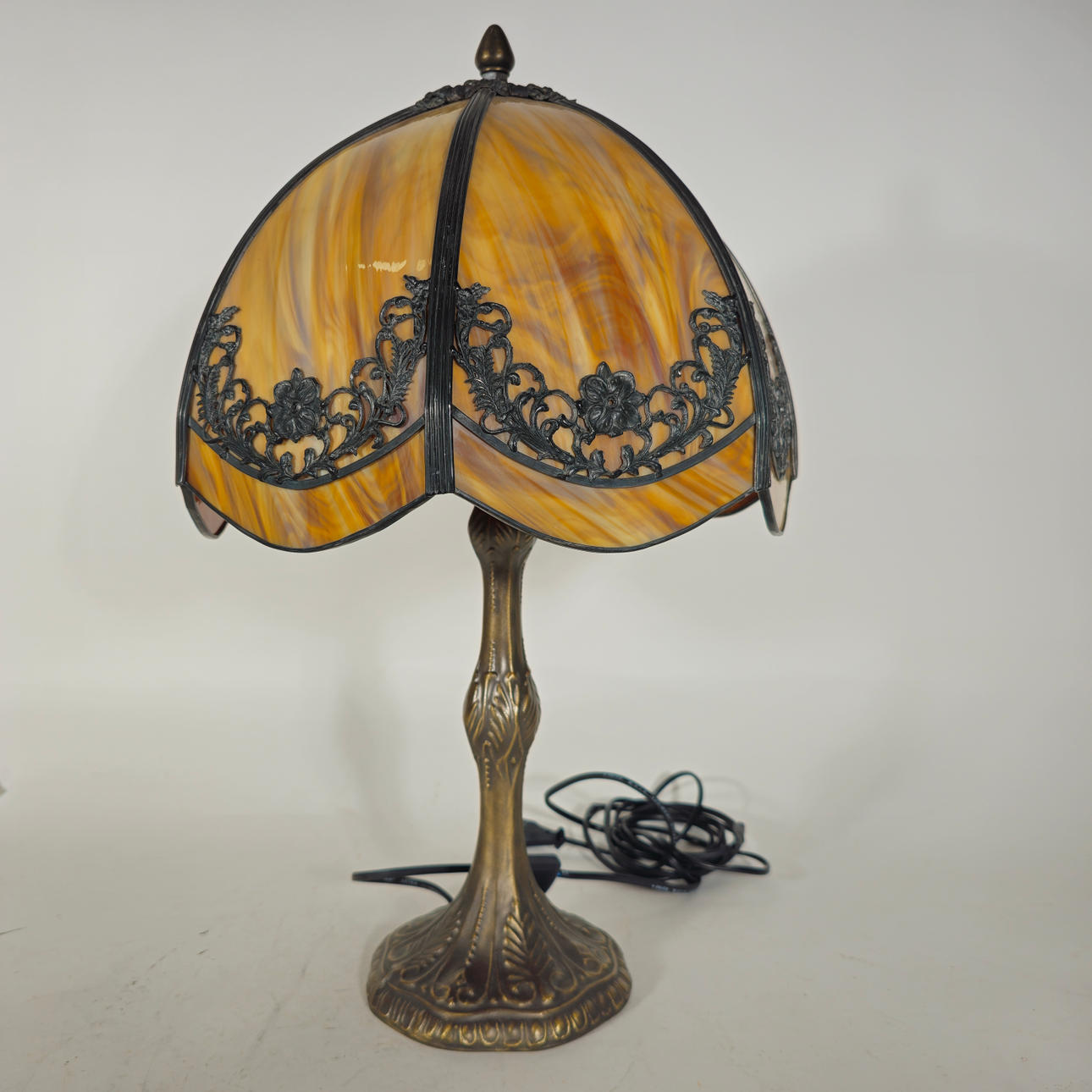 ART NOVEAU 6-PANEL TABLE LAMP.