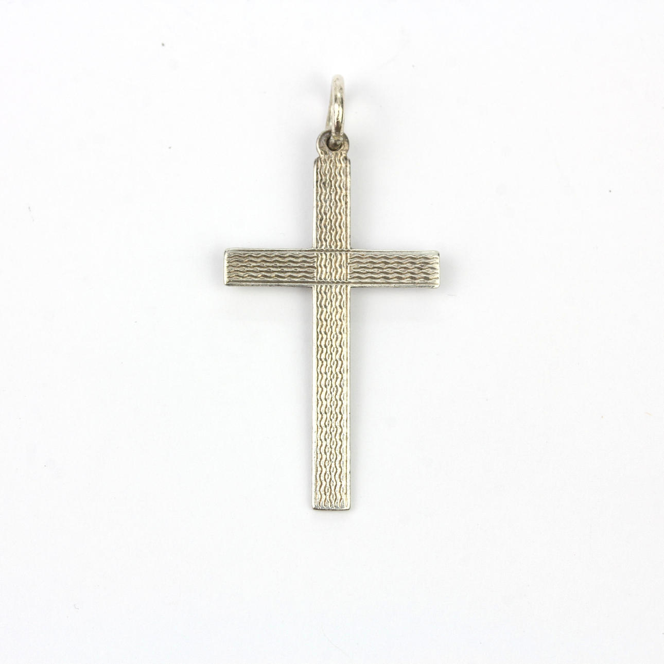 SILVER CROSS PENDANT.