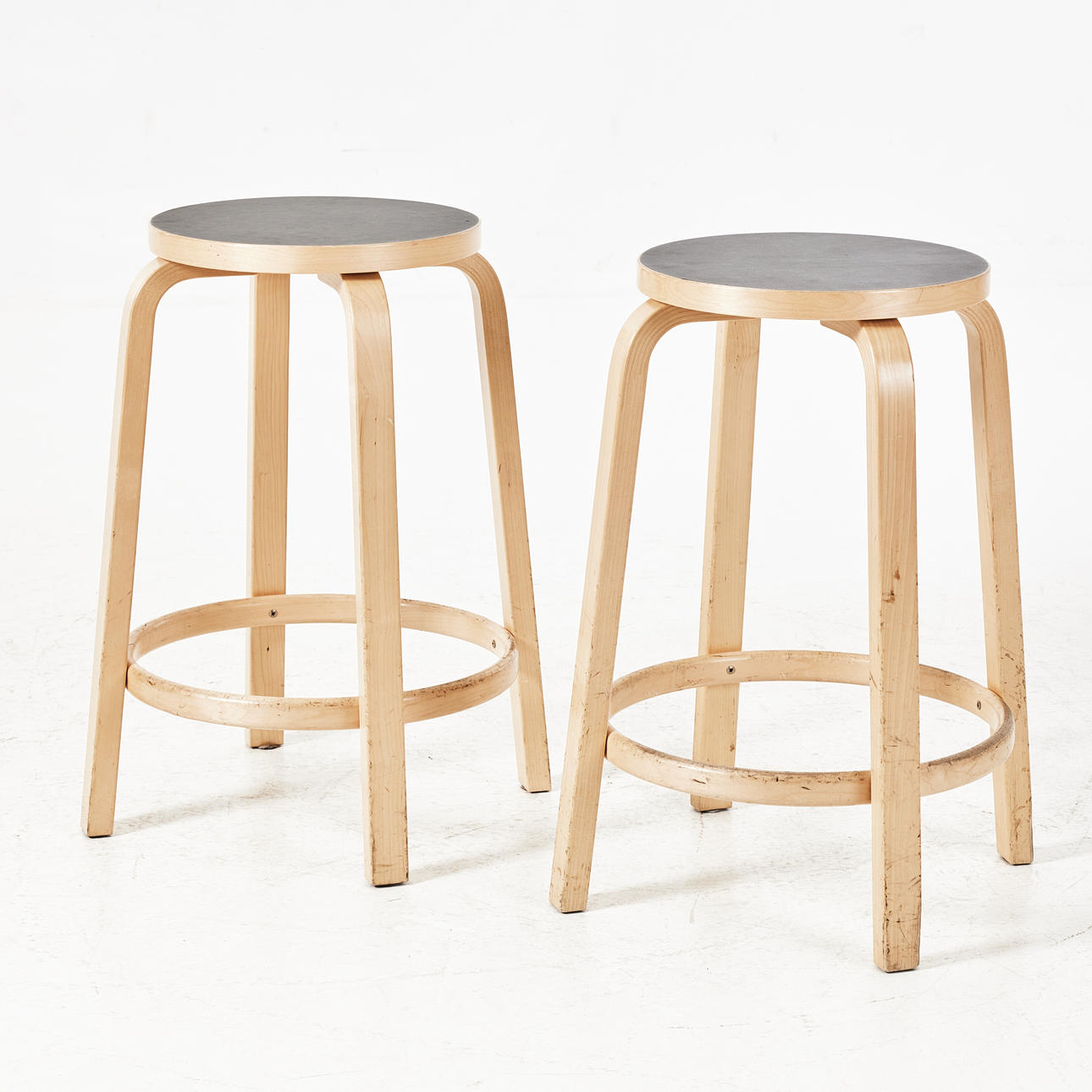 ALVAR AALTO. Bar stool, 1 pair, model 64, birch, Artek, Finland.