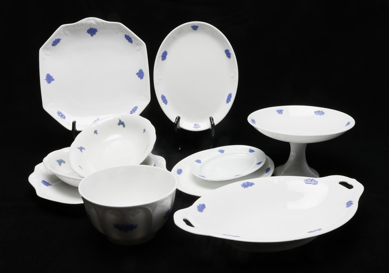 SERVISDELAR, 10 st, porslin, Blå blom, Rörstrand och Gustavsberg.