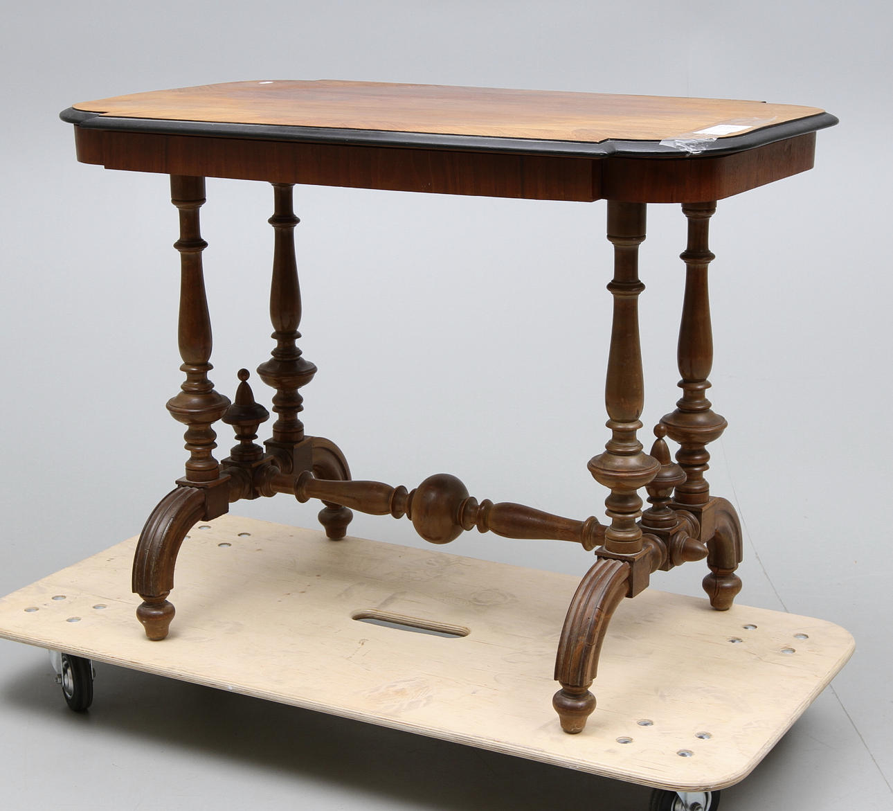 SALONGSBORD, nyrenässans, sent 1800-tal.