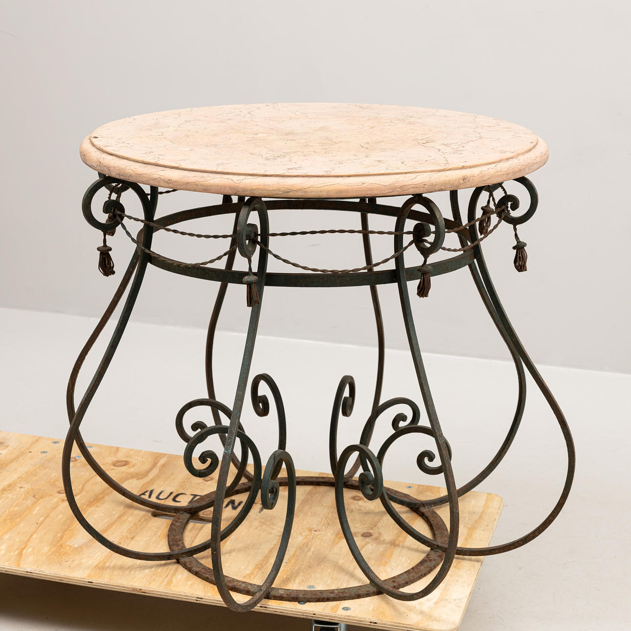 GARTENTISCH, geschmiedet mit Steinplatte, 20. Jahrhundert.