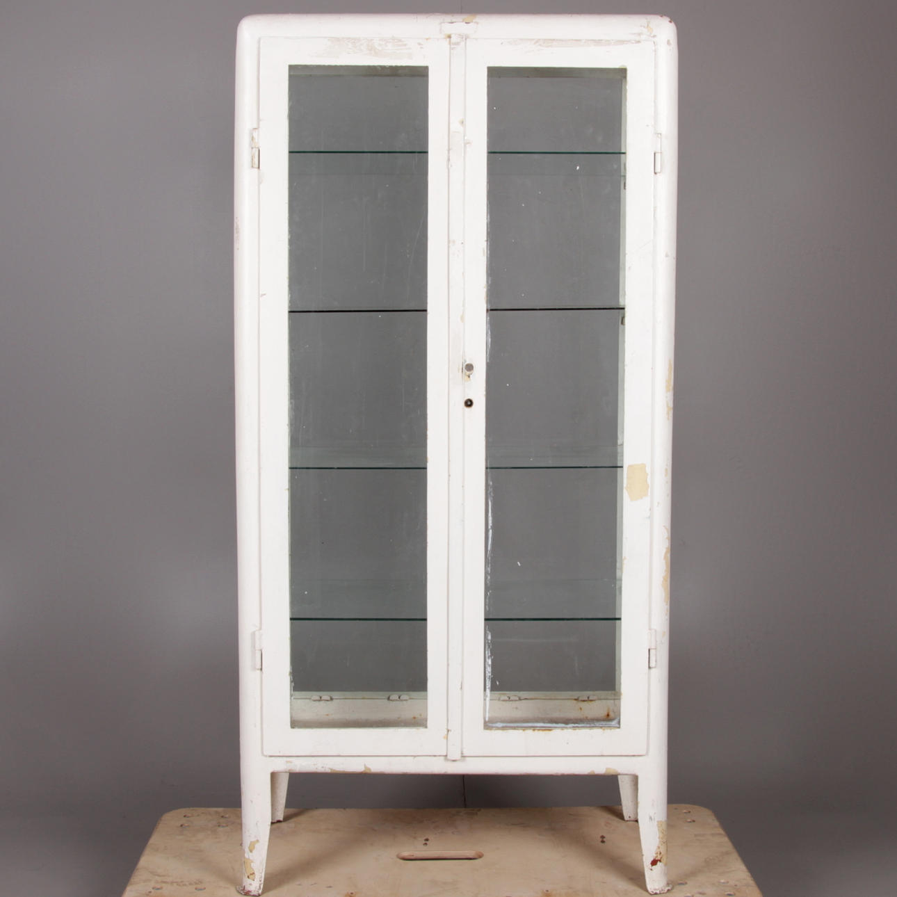 LÄKARSKÅP, metall och glas, Sovjet, 1900-talets mitt.