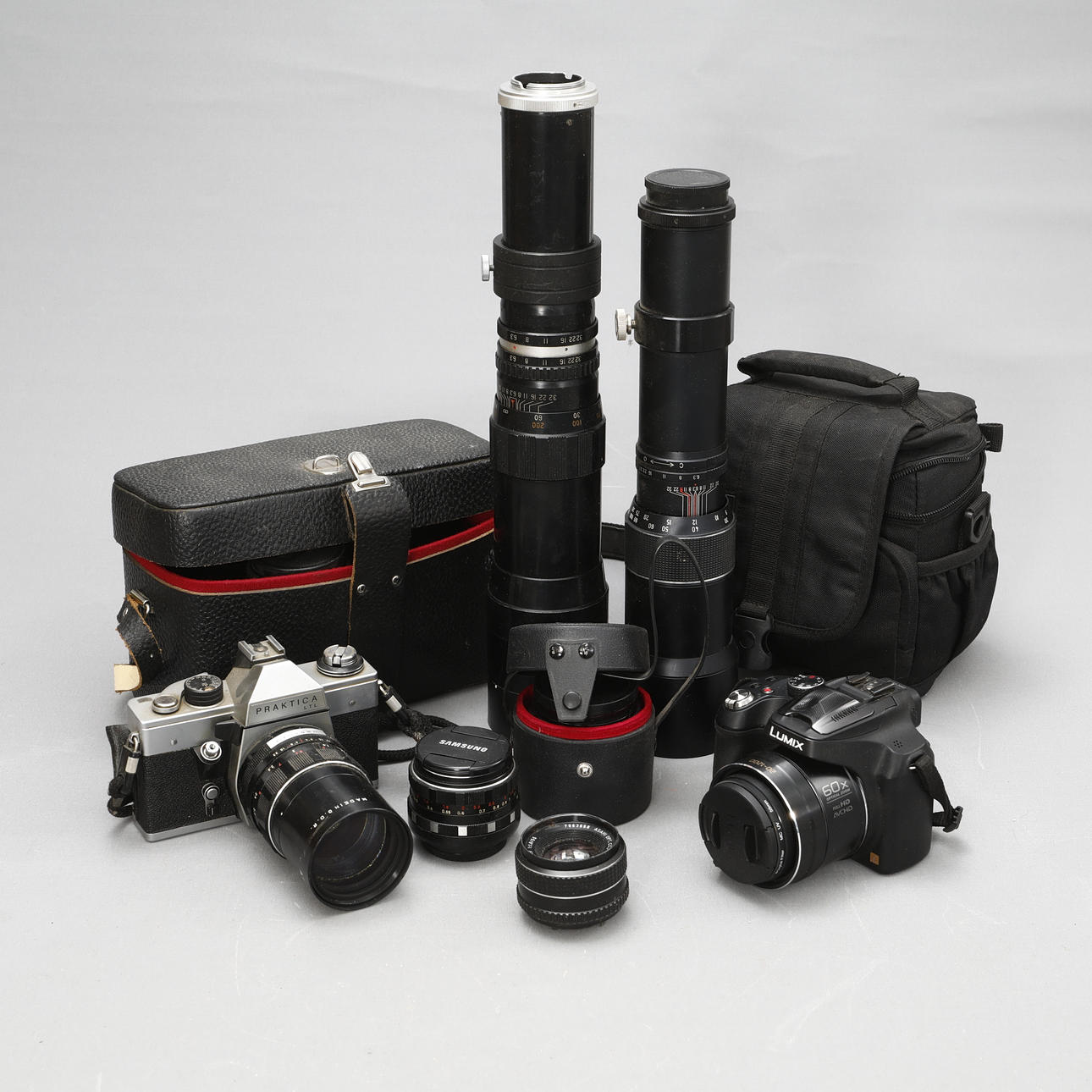 KAMEROR, samt objektiv o väskor.