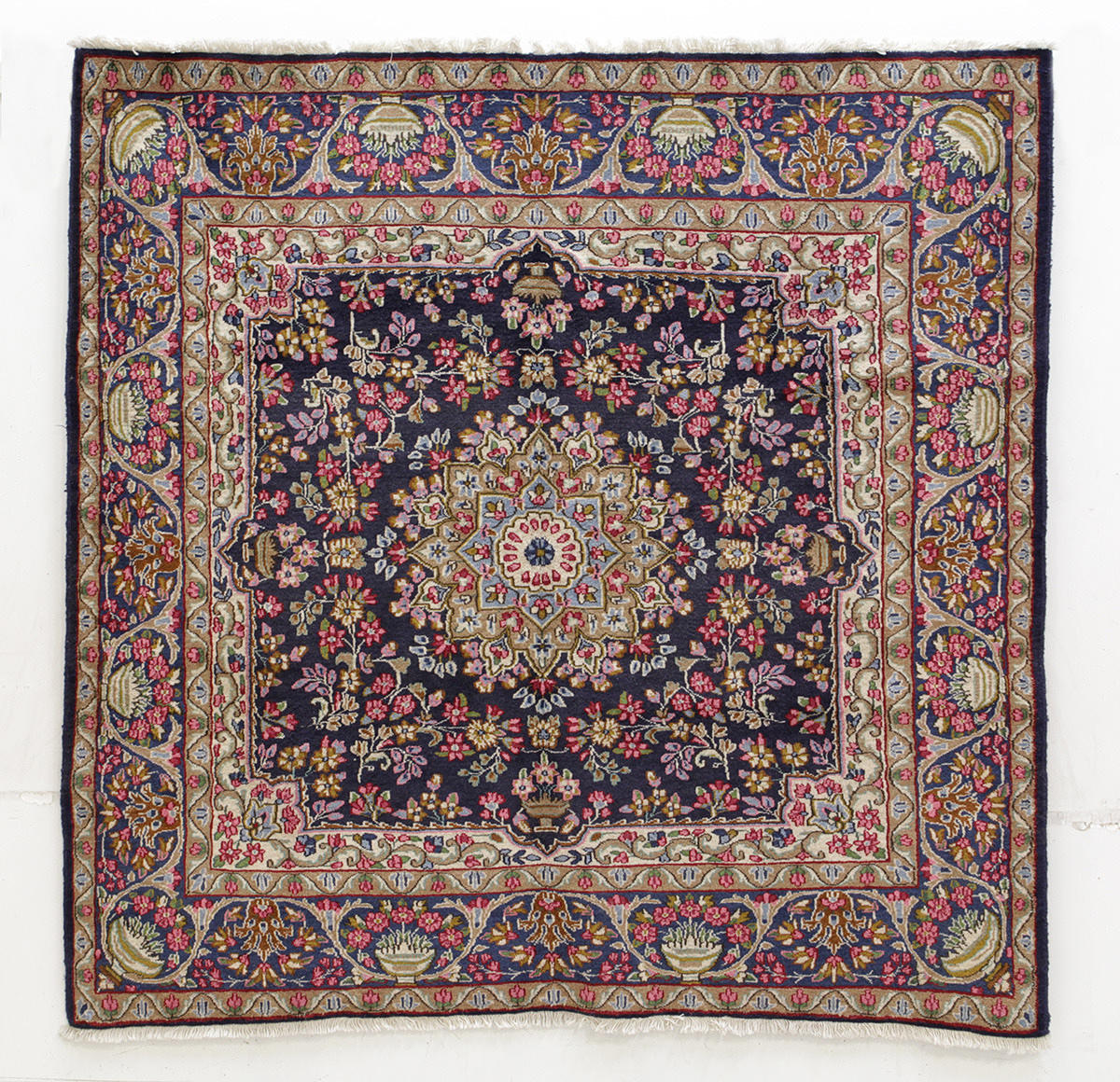 MATTA, persisk, Kirman lavar, 200 x 205 cm.