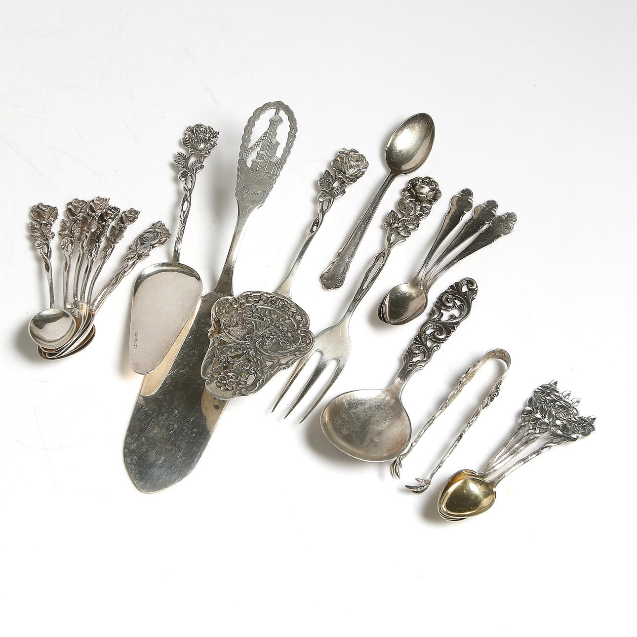 KAFFEBESTICK, 21 delar, silver, bl.a. "Rosen", 1900-talets mitt. Totalvikt 321 gram.