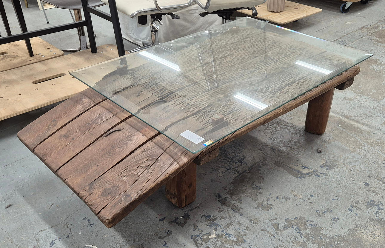 DAVID MARSHALL, EIN „TRILLO“ -COUCHTISCH.