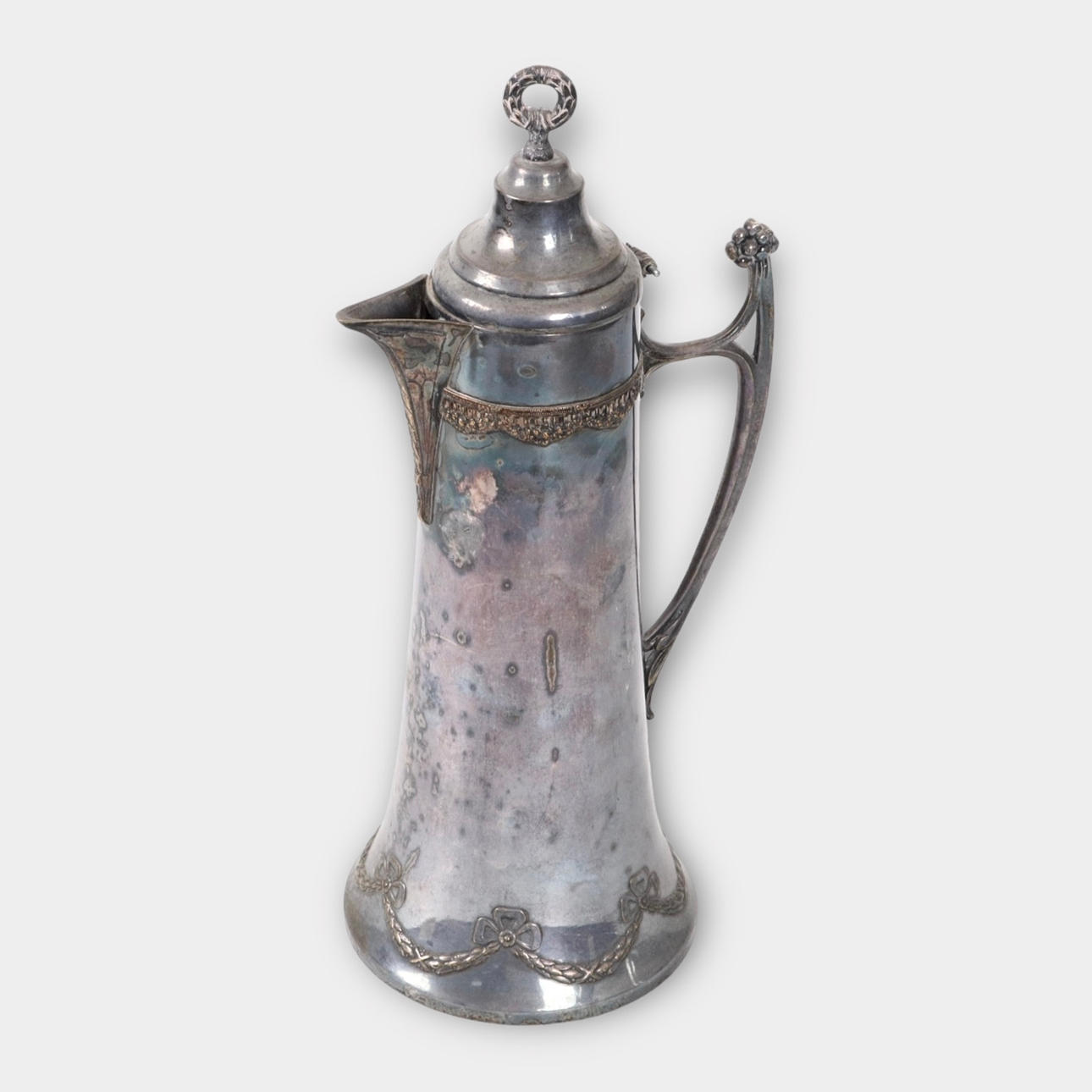 Ein silberner Krug, frühes 20. Jahrhundert.