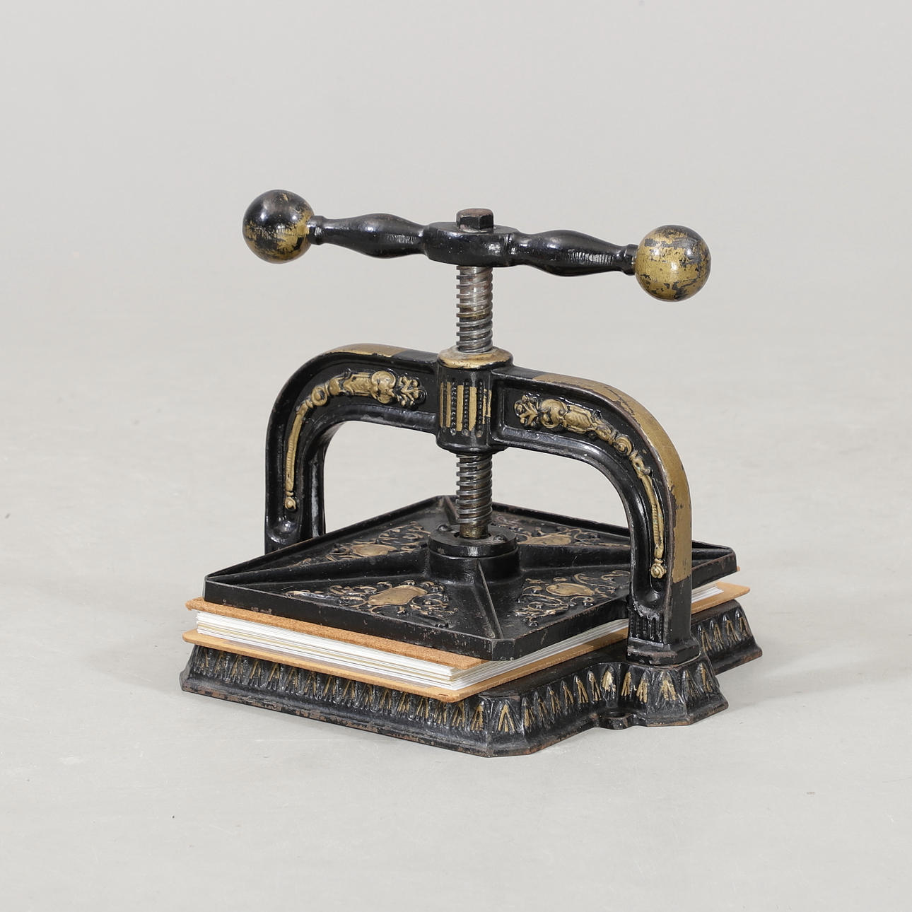 A cast iron drying press/bookbinding press, second half of the 19th century.