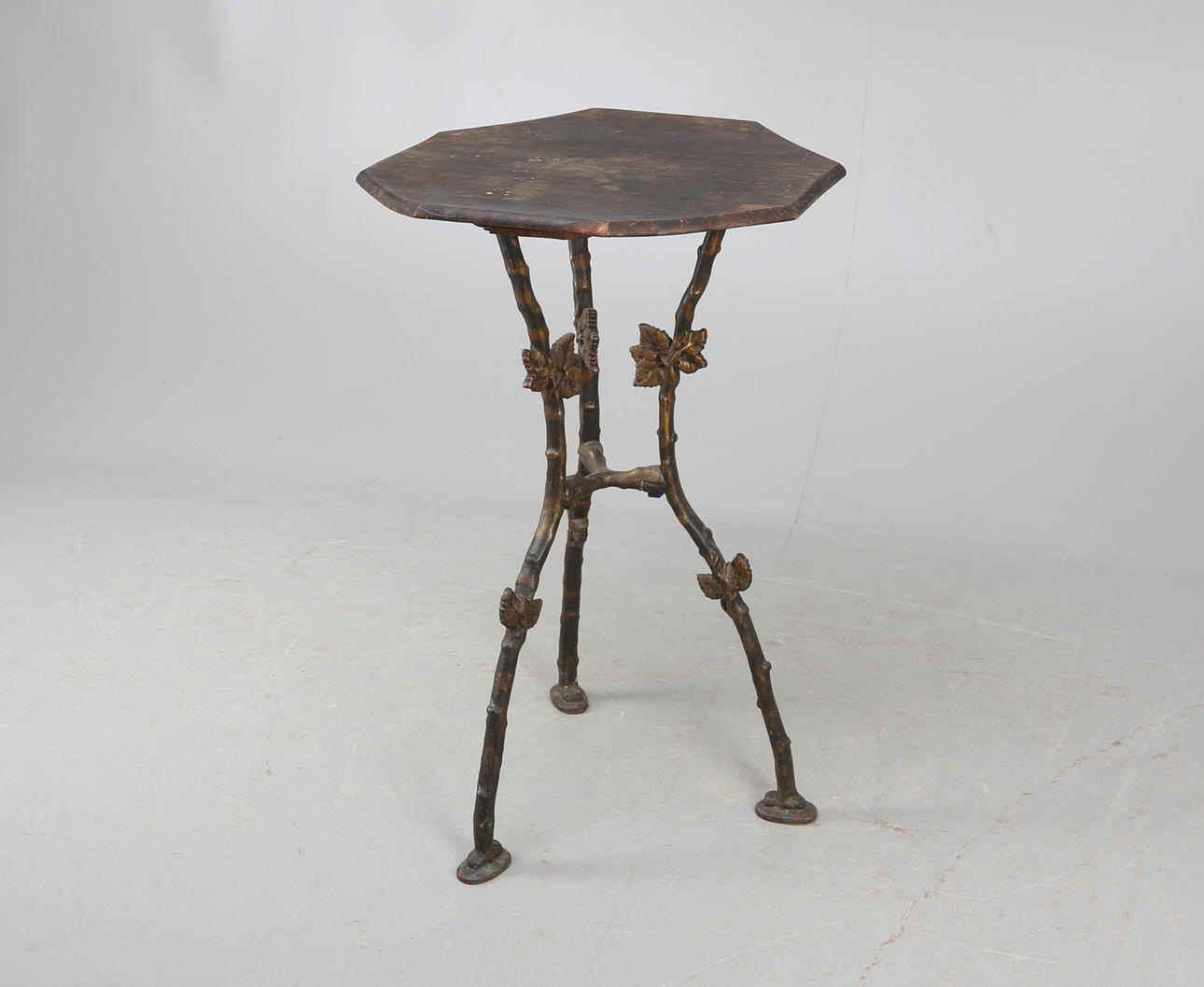 TRÄDGÅRDSBORD, gjutjärn samt trä, 1800-tal.