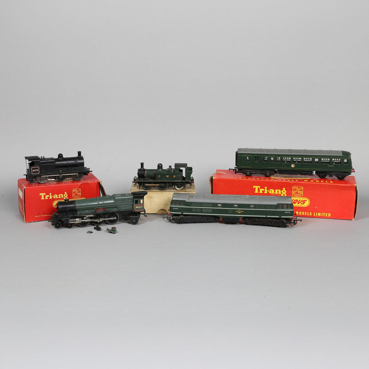 TRI-ANG HORNBY. A COLLECTION OF 00 GAUGE LOCOMOTIVES & COACHES (5 ...