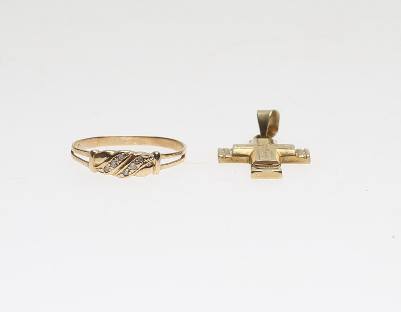 HÄNGE samt RING, 14k guld, vikt ca 4,1 gram.