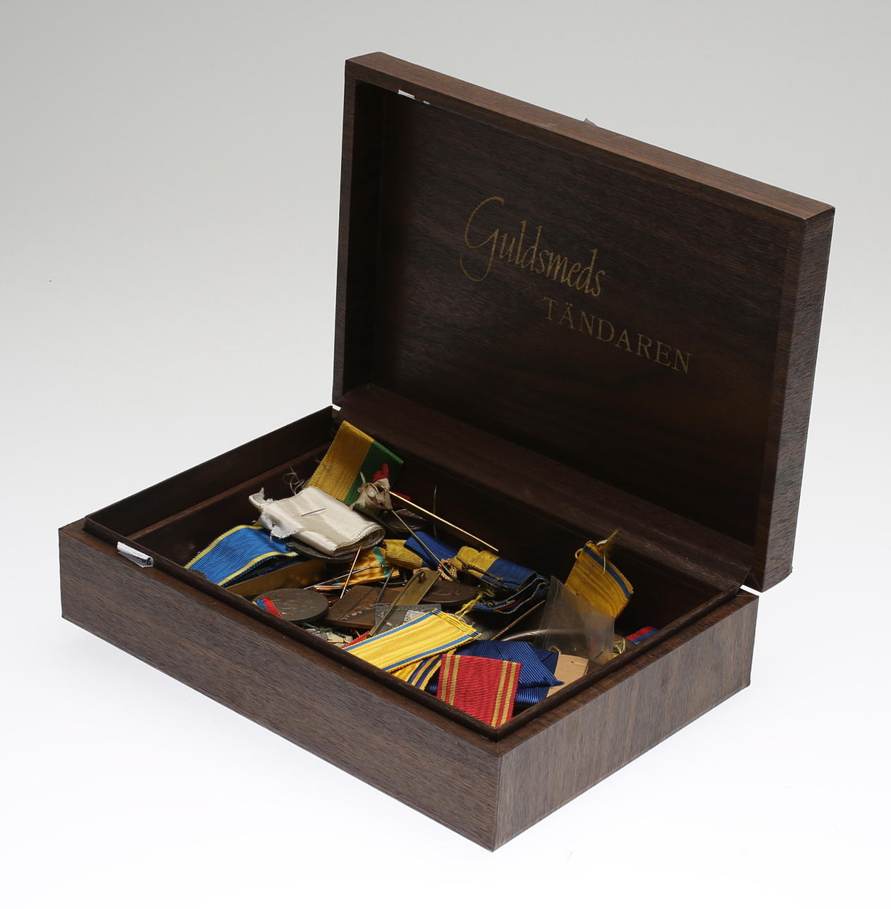 MYNT OCH MEDALJER, bland annat silver.