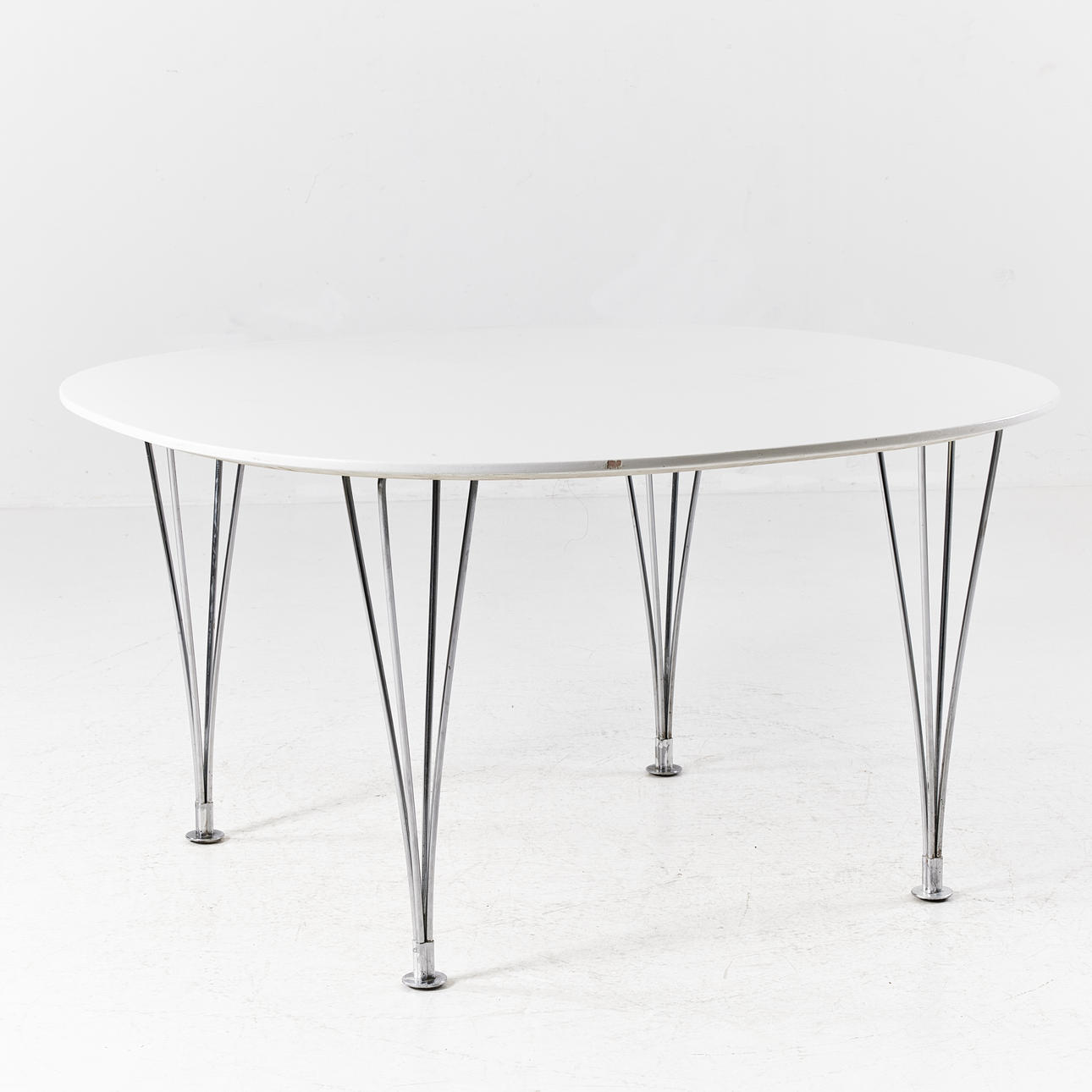 BRUNO MATHSSON / PIET HEIN. “Supercircle”, dining table, white lacquered table top chromed clamping legs.