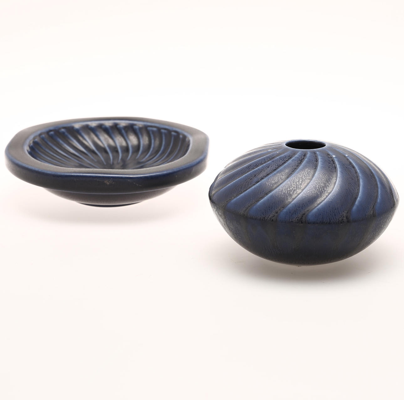 VAS och SKÅL, stengods. Gustavsberg, Wilhelm Kåge, signerad.