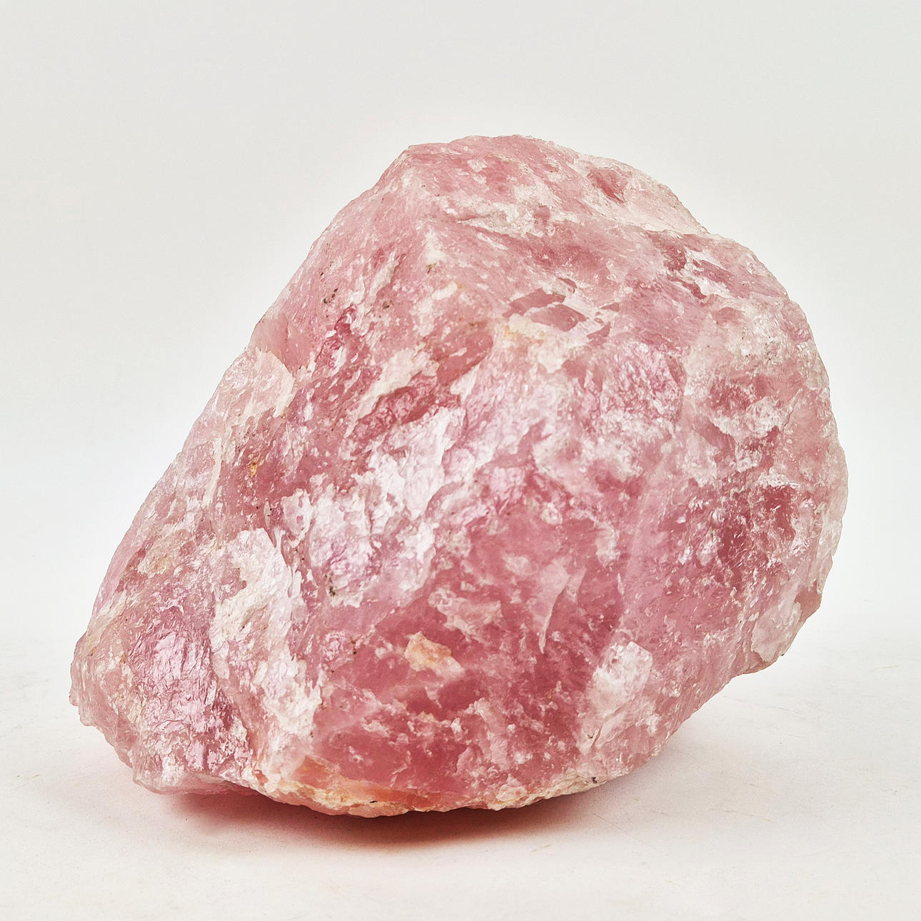 A LARGE ROSE QUARTZ CRYSTAL.