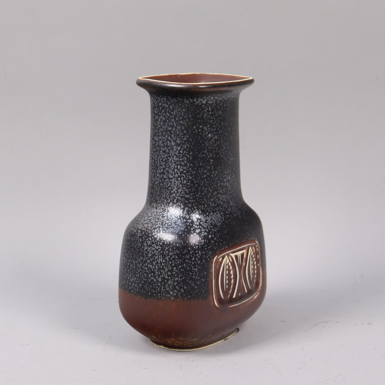 GUNNAR NYLUND. Rörstrand, «ASO», jarrón de gres.