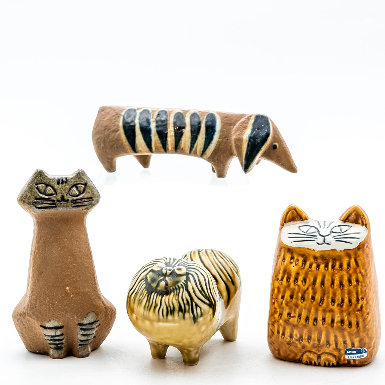 LISA LARSON. Töpferei, Dackel, Mops und 2 Katzen.