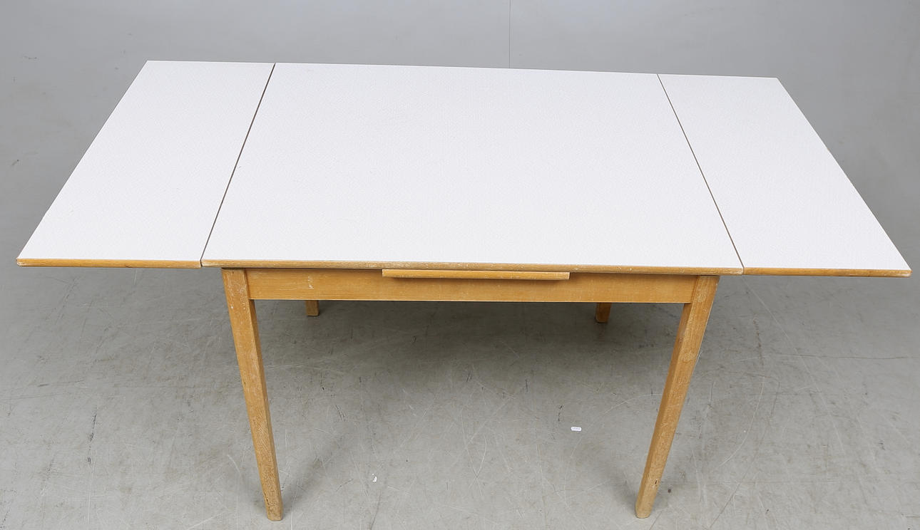 MATBORD med perstorpsskiva, "Virrvarv" design Sigvard Bernadotte, 1900-talets andra hälft.