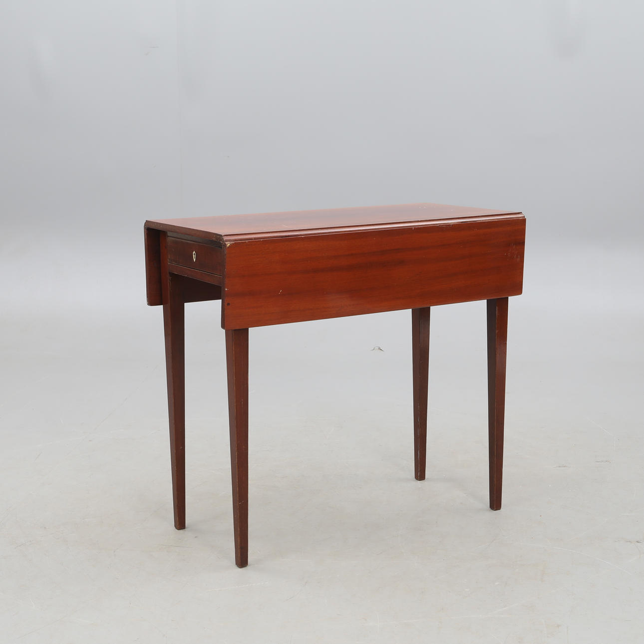 KLAFFBORD, dubbla lådor under.