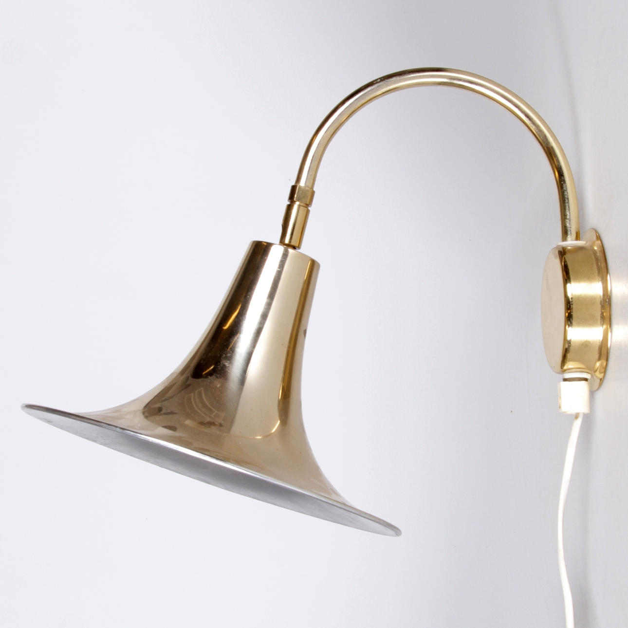 VÄGGLAMPA, gulmetall, OMI, 1900-talets andra hälft.