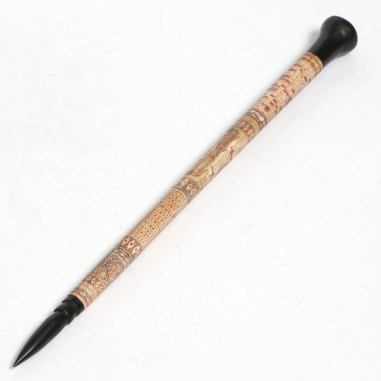 KALENDERSTAV, trä och ben, Sumatra, Indonesien, 1900-tal.